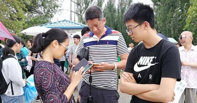 震惊全网：老师高考前48小时 弄丢全班准考证