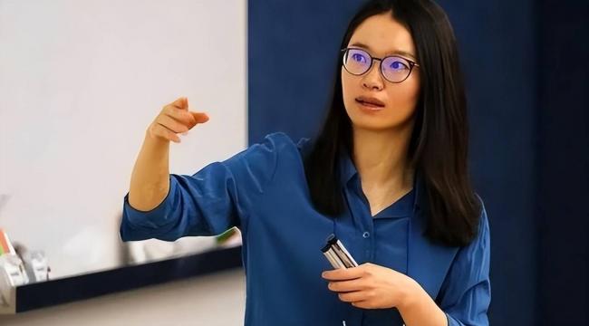 人民日报对王虹的称呼变了，丘成桐没说错