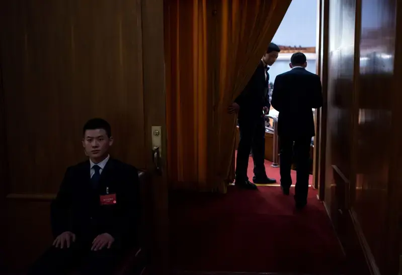 最近两周，中共官场出现三大反常现象