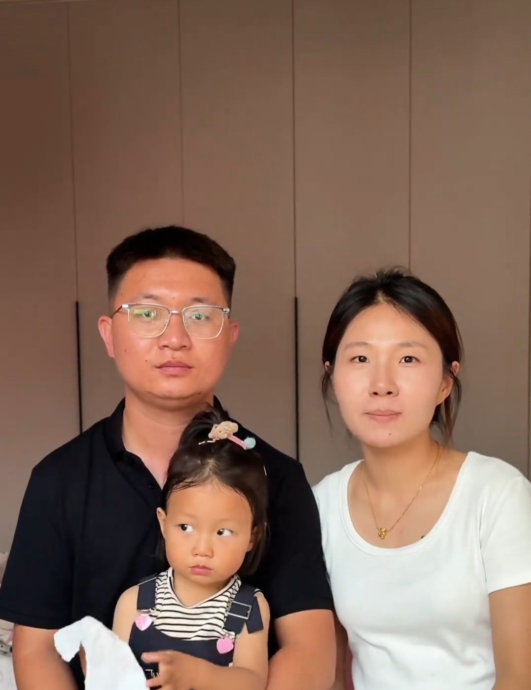 李敏一家三口（图片来源：当事人社交账号）
