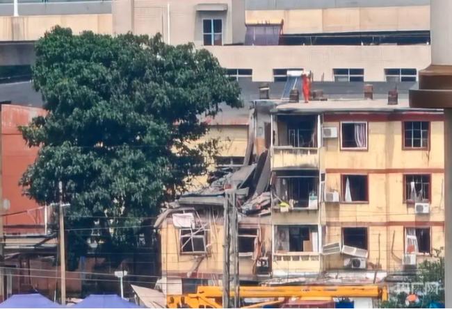 石家庄一居民楼突然坍塌 3人死亡 现场曝光