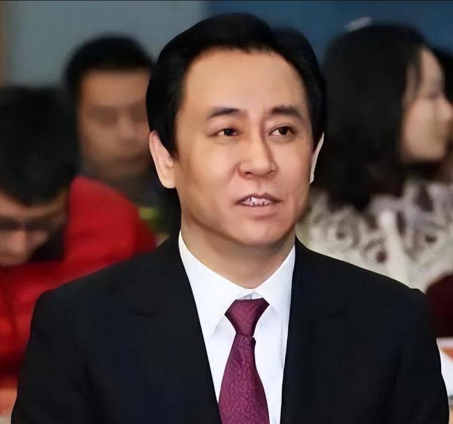 他是许家印亲哥 “寄生式”致富 如今成老赖