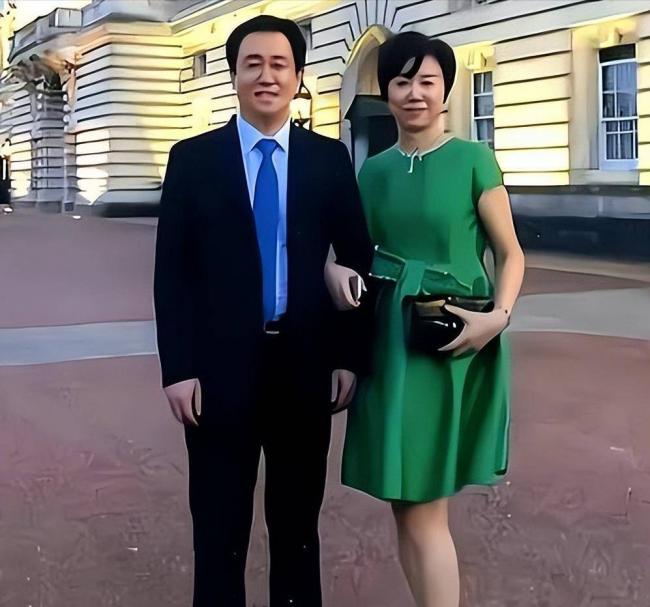 他是许家印亲哥 “寄生式”致富 如今成老赖