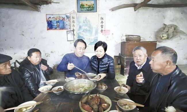 他是许家印亲哥 “寄生式”致富 如今成老赖