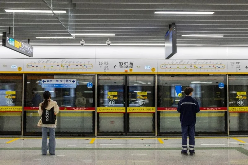北上广最挤的地铁线，人开始变少了?