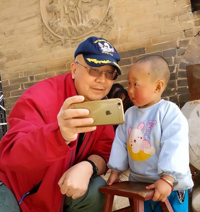 原来他是唐师曾儿子，25岁事业有成