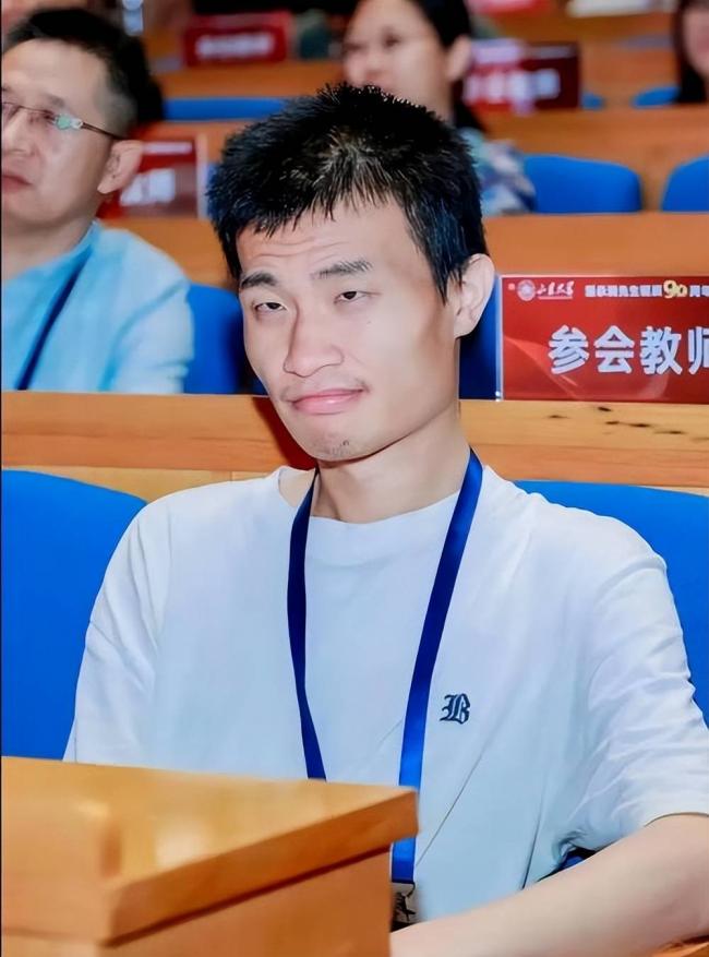 4天狂捞100万,韦东奕带货败光路人缘 4天狂捞100万,韦东奕带货败光路人缘