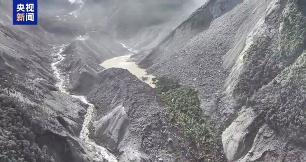大陆水利部监测发现,尼泊尔两河交汇处出现明显堰塞湖,未来三天泄溃风险高。图/央视... 大陆水利部监测发现,尼泊尔两河交汇处出现明显堰塞湖,未来三天泄溃风险高。图/央视...