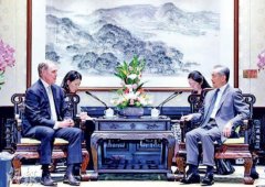 王毅急见美国驻华大使