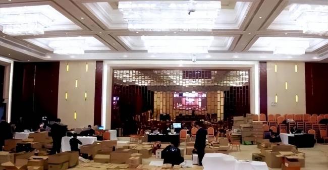 “官油子”落马：贪7亿工程，住1807平方豪宅
